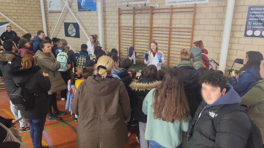 Telefónica y la UCLM celebran en Cebolla la Feria de Ciencia Rural con experimentos y talleres para los escolares