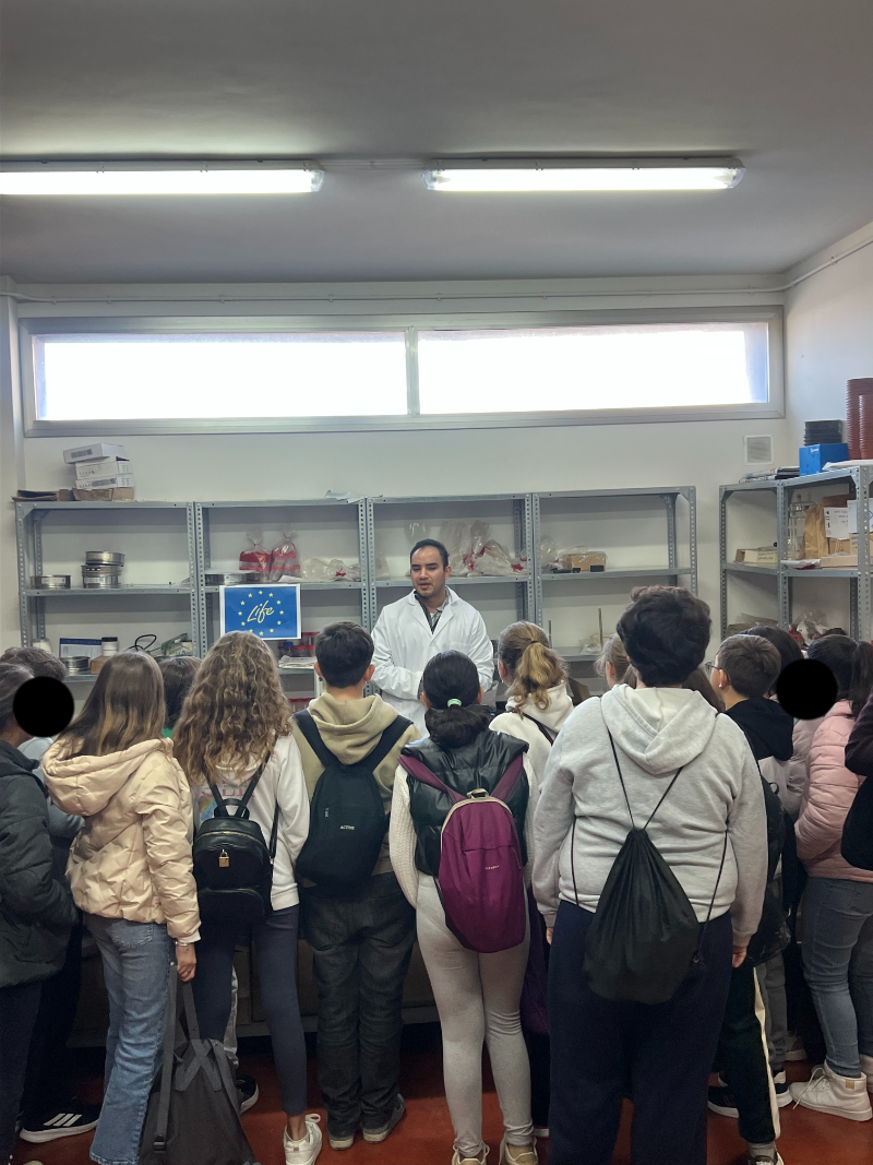 Taller impartido sobre el proyecto LIFE-HERMES, durante la jornada STEM en la EIMIA. 21/Noviembre/ 2025