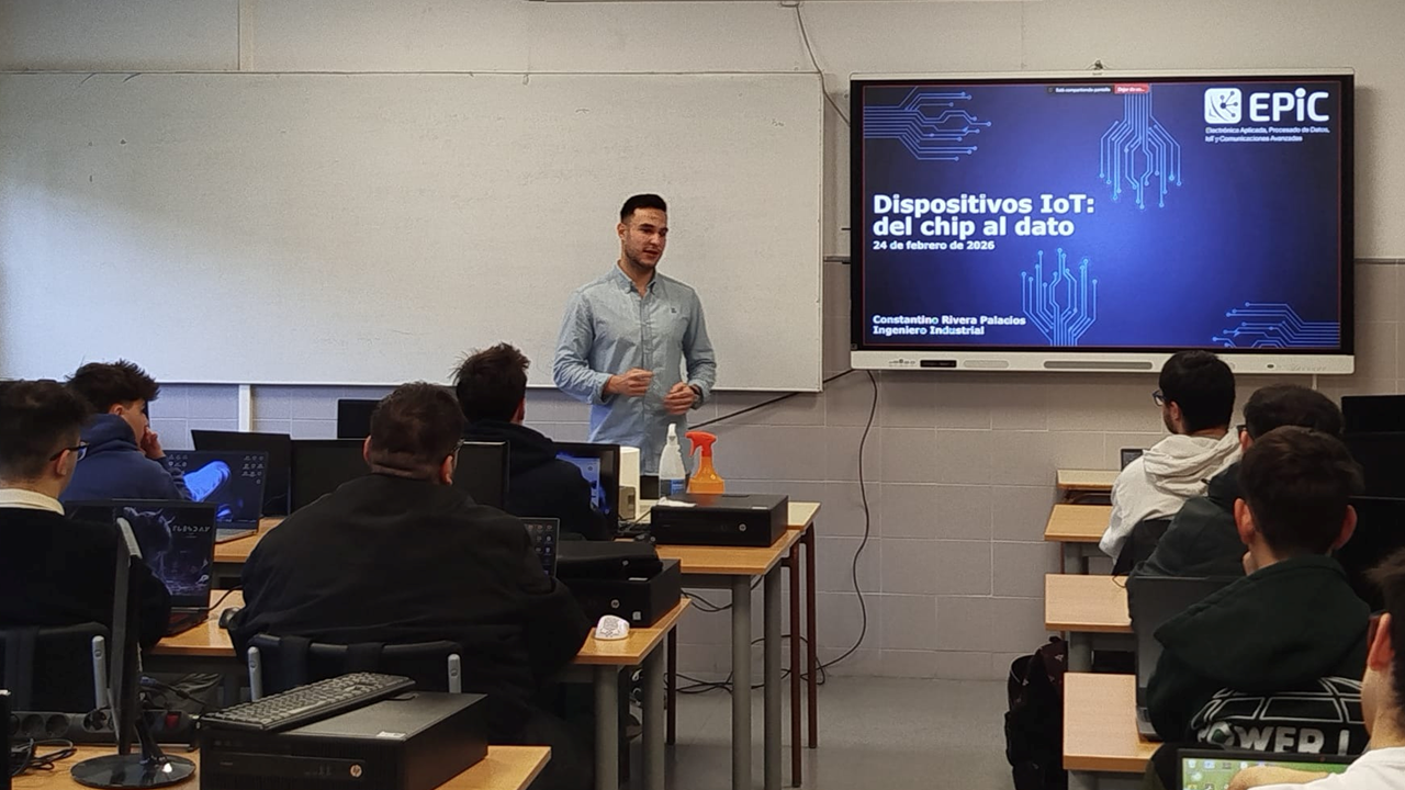 Mr. Constantino Rivera took part in a hands-on workshop on IoT technologies