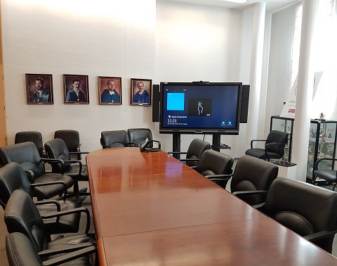 Sala de videoconferencia - Sala de Juntas - Facultad de Ciencias y Tecnologías Químicas
