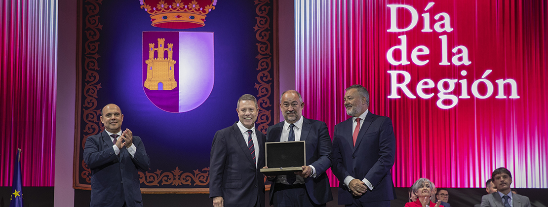 Entrega de la Placa al Mérito Regional a la UCLM